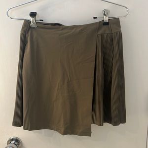 Nike Tennis or golf skirt in army green with ribbing and three pockets